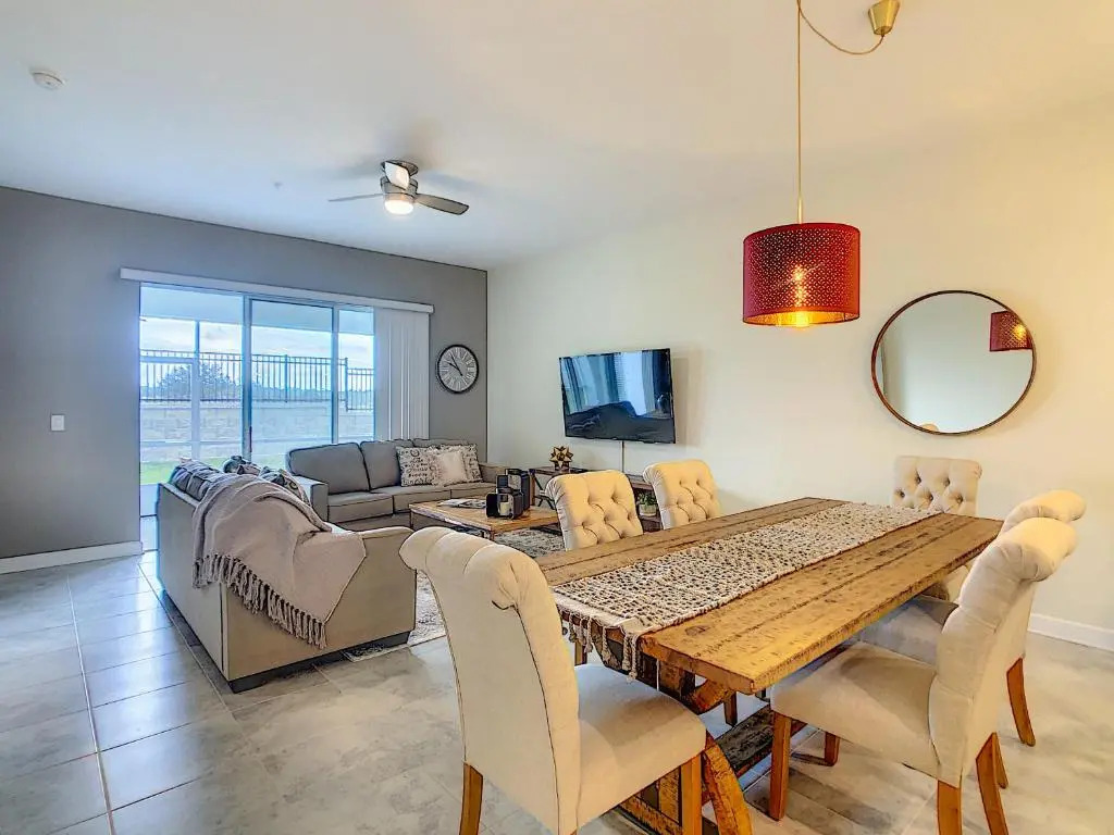 Fantastic Stylish 2BR condo in Four Corners with free Waterpark