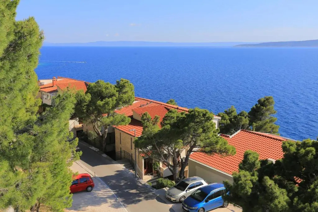Apartments by the sea Brela, Makarska - 18814