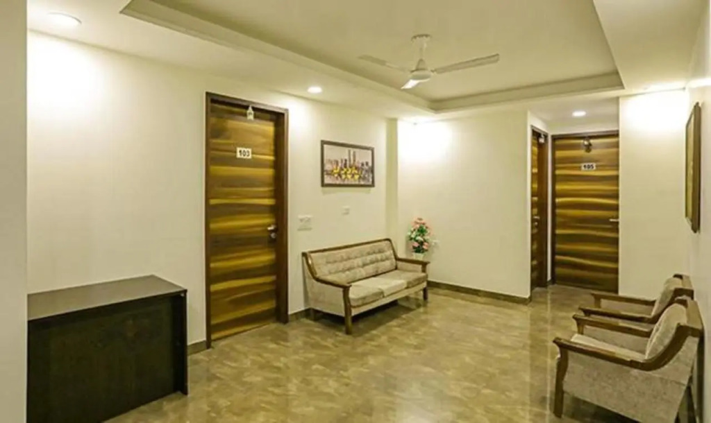 Fabhotel White House Bnb