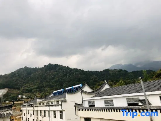 Tiantangzhai Colorful Holiday Hotel