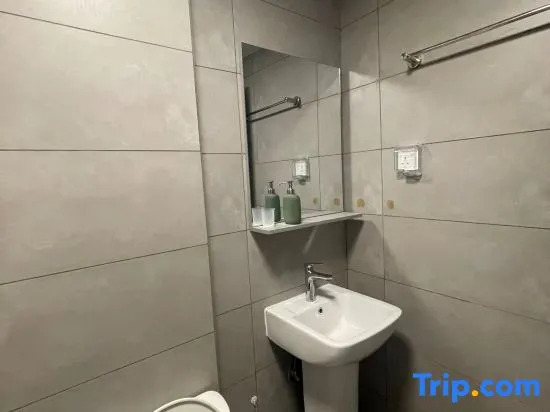 Cozy Room 10min from Airport