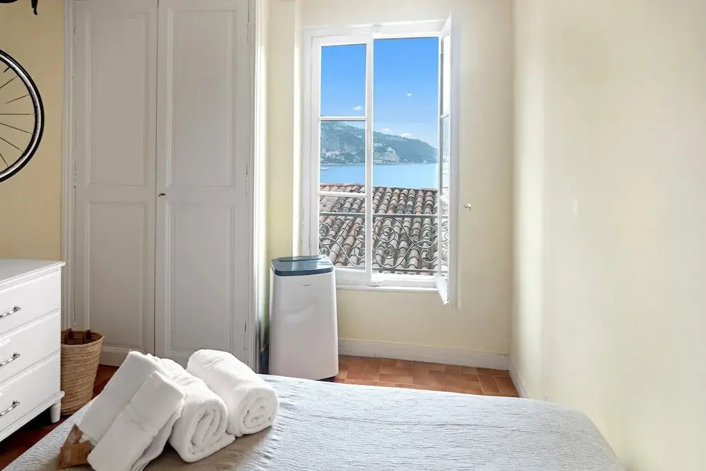 Mattoni in Menton With 1 Bedrooms and 1 Bathrooms