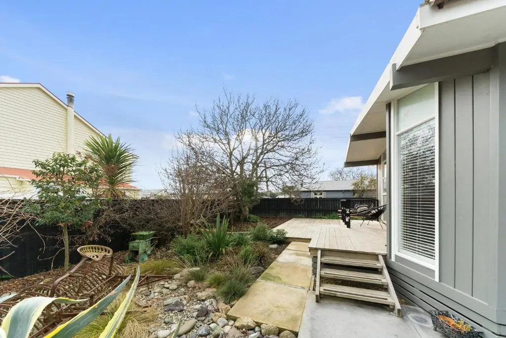 The Walnut Tree House - Martinborough Holiday Home