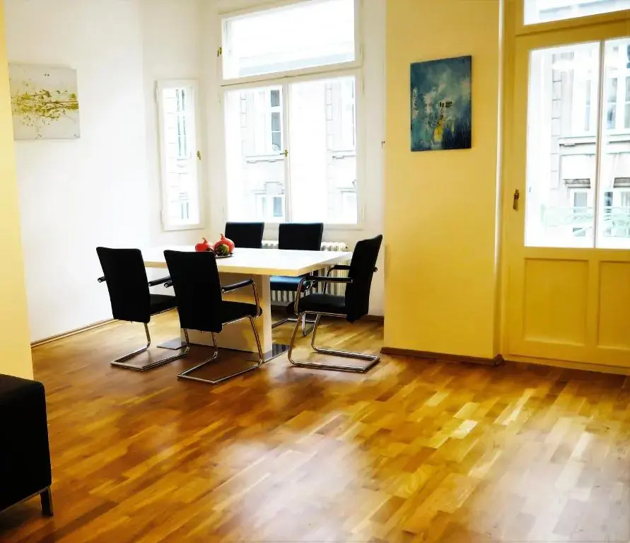 Old Town Square Superior Apartments - Valentin