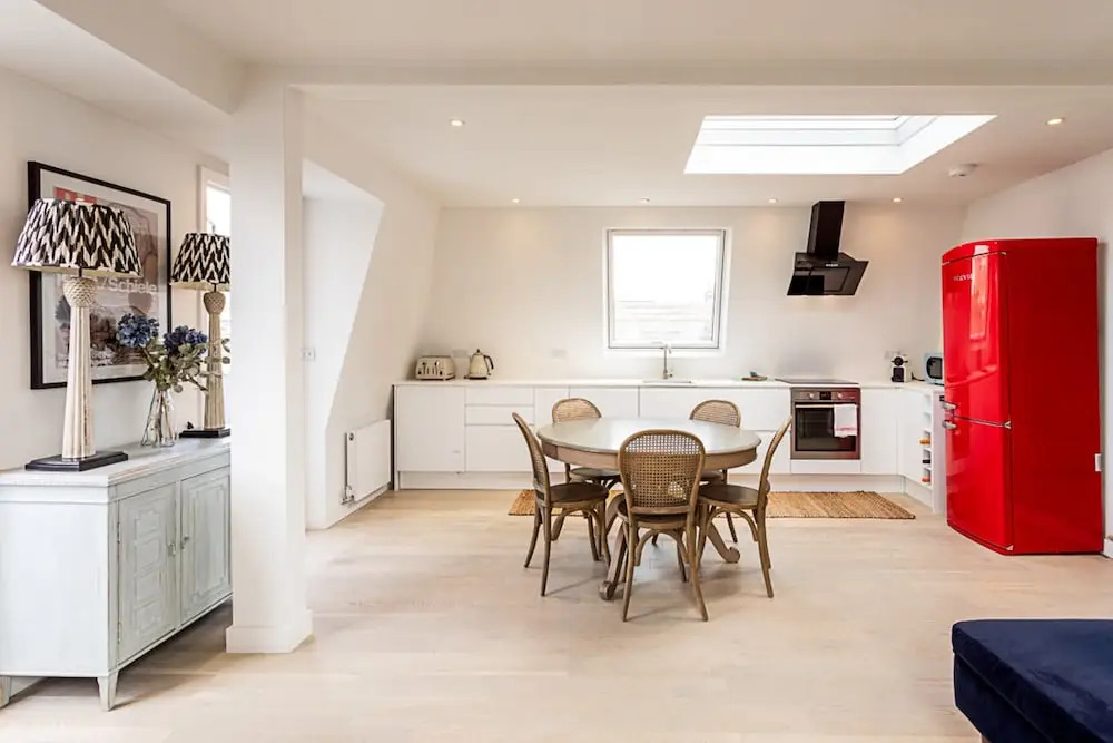 Bright and Spacious Penthouse With Terrace