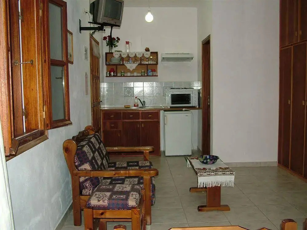 Meroi Studios Molos