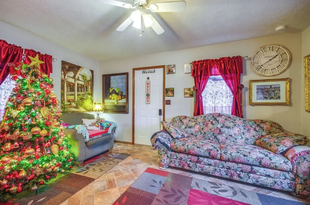 Walk to Dtwn: New Orleans-themed Lebanon Cottage