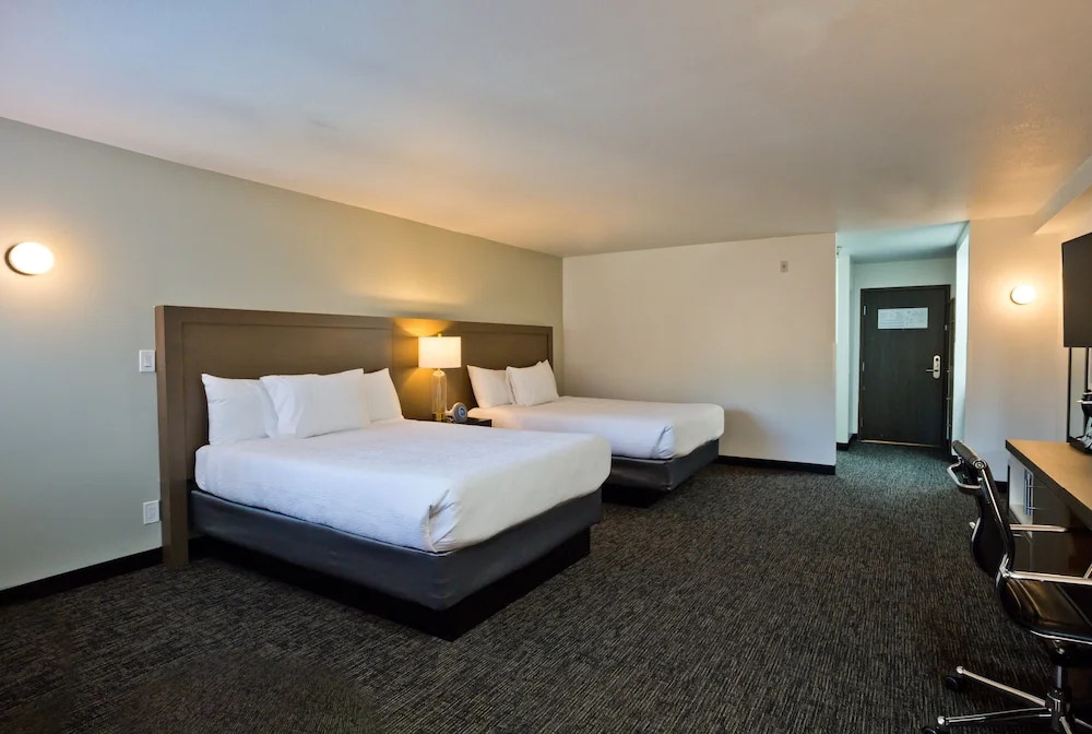Best Western Crestview Hotel & Suites