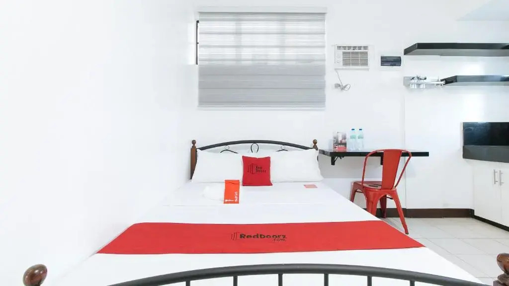 RedDoorz at VCloud Hills near De La Salle Dasmarinas Cavite