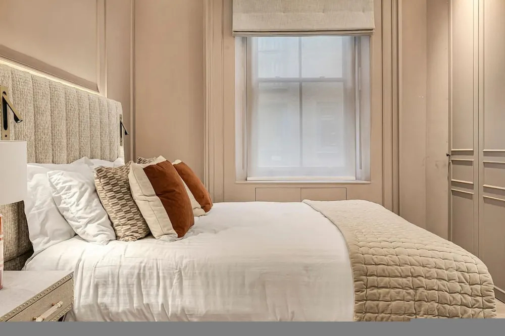 Ultra Luxury Holland Park Home - Central AC