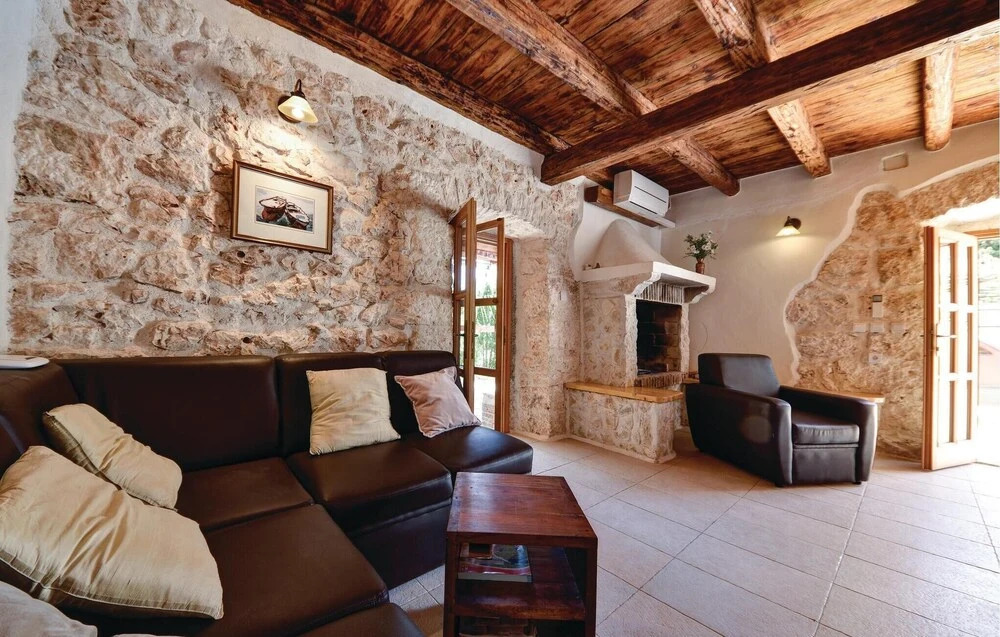 Beautiful Home in Banjole With Wifi and 3 Bedrooms