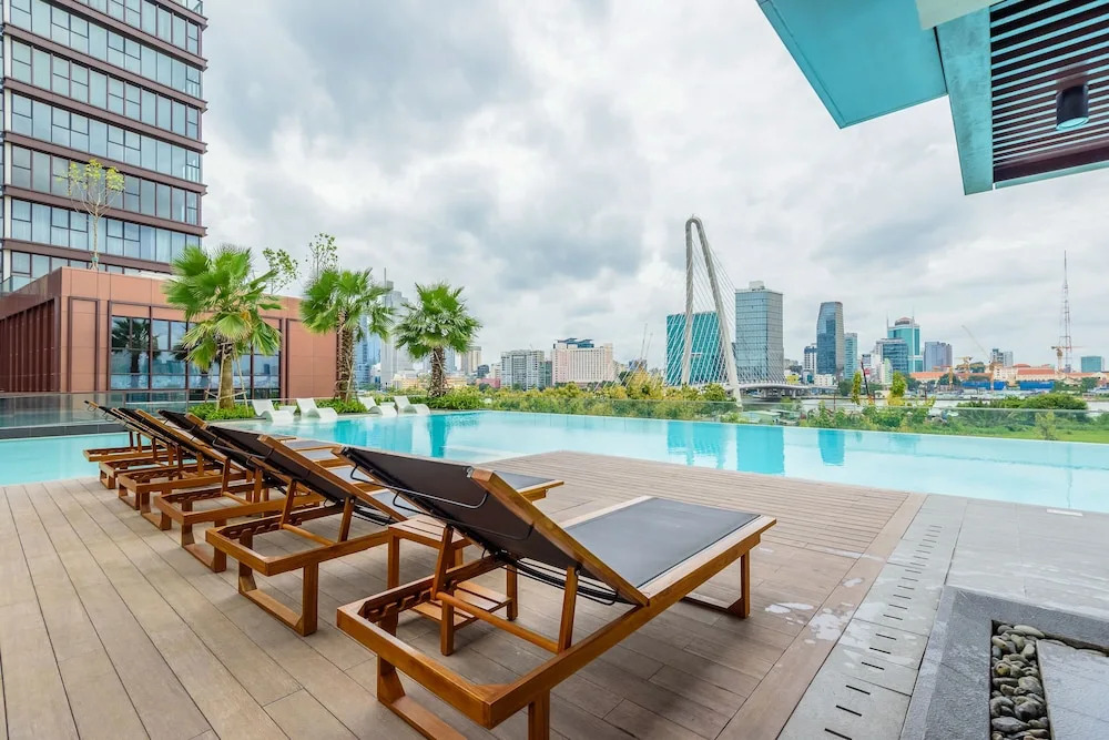 Prime Riverside Metropole by DiStay