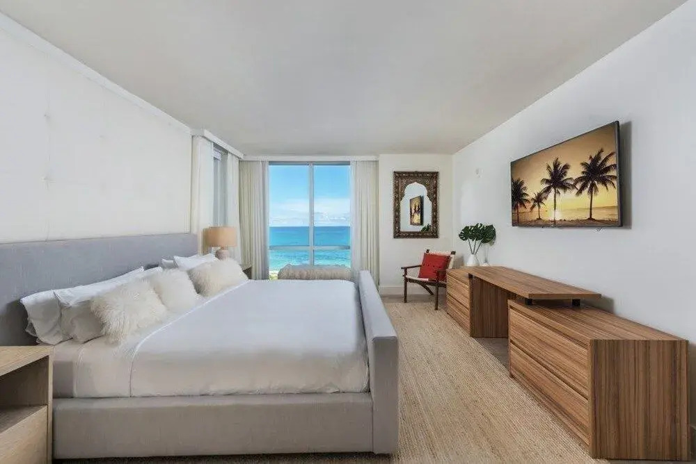 Eco-hotel Condo #239377 2 Bedrooms 2.5 Bathrooms Hotel Room