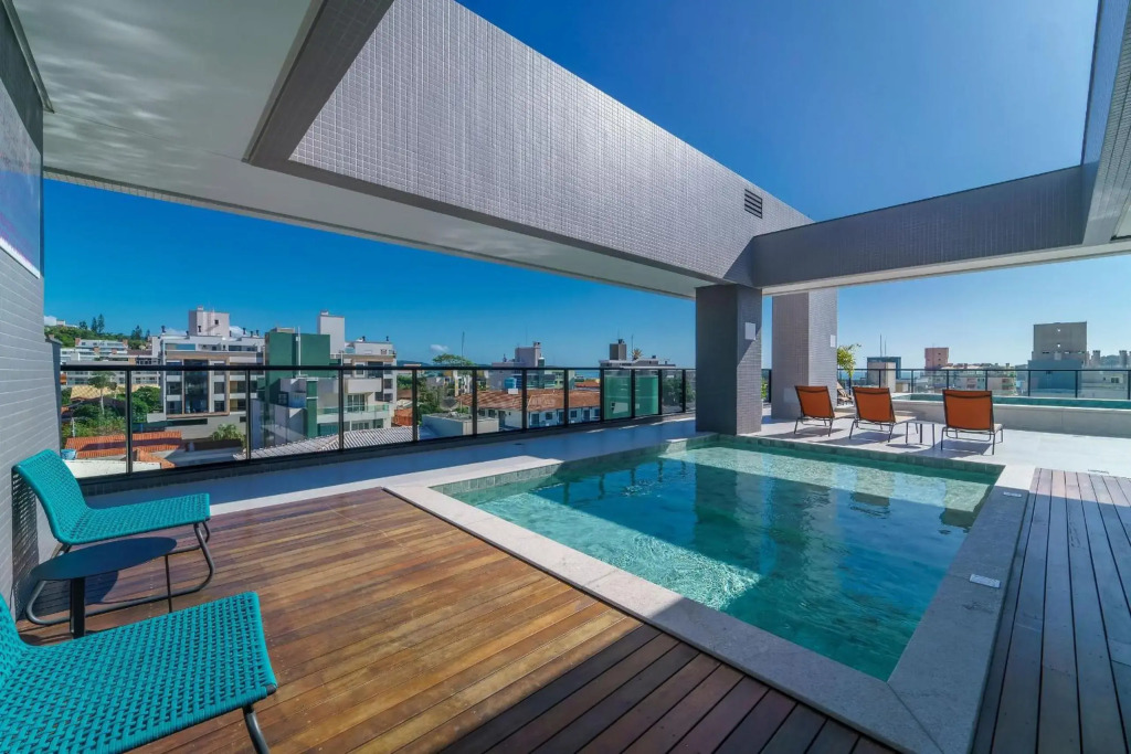 Adra 102 - Apartamento no centro de Bombinhas - Finamente mobiliado e decorado - Rooftop com piscina e academia - À poucos metros da praia