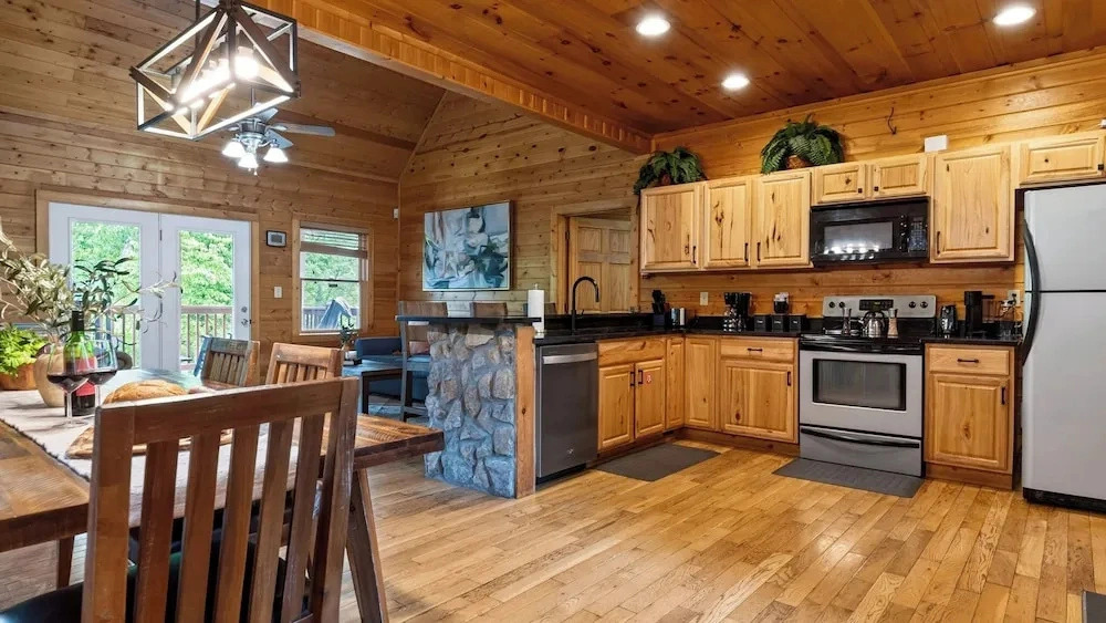 Majestic Springs Lodge by Avantstay Indoor Pool + Spa + Game Room Smoky Mtns