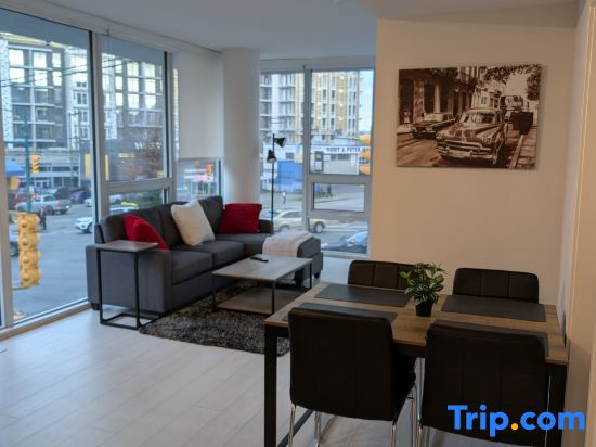 Modern 2 Bed Condo with AC and Parking