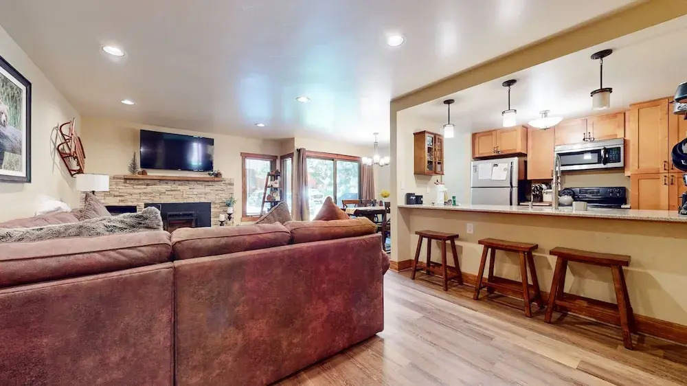 Snowcreek I 13 Mountain Views, Washer Dryer, Beautiful Quiet Community by RedAwning