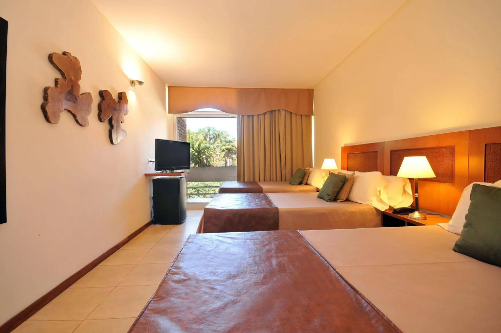 Hotel Raices Esturion