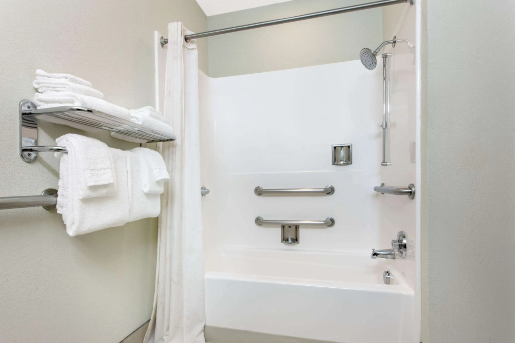 Microtel Inn & Suites by Wyndham Lillington/Campbell University
