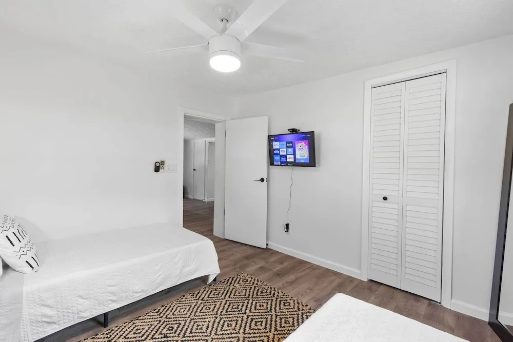 4 Mi to Dtwn Jensen Beach Cottage