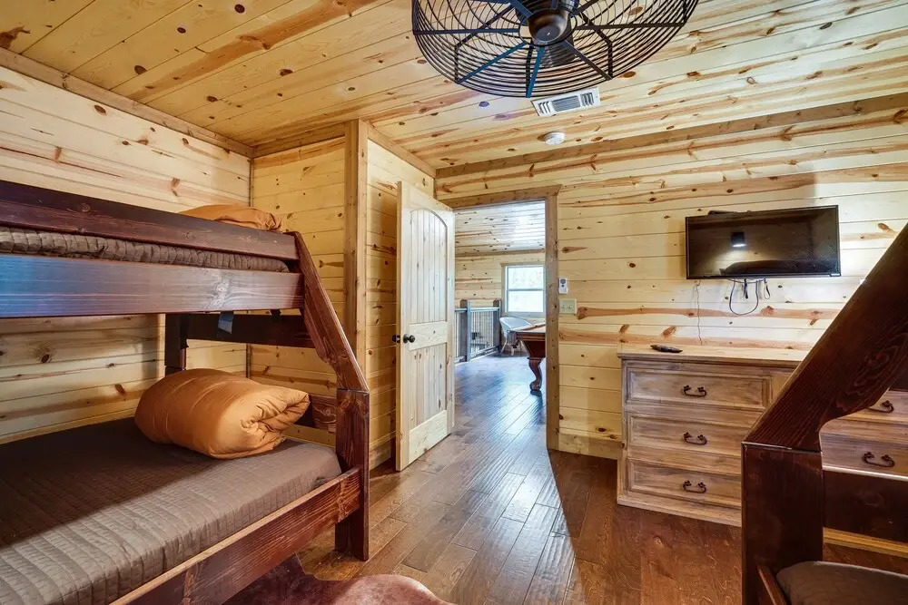 Hot Tub & Fire Pit at Broken Bow Cabin!