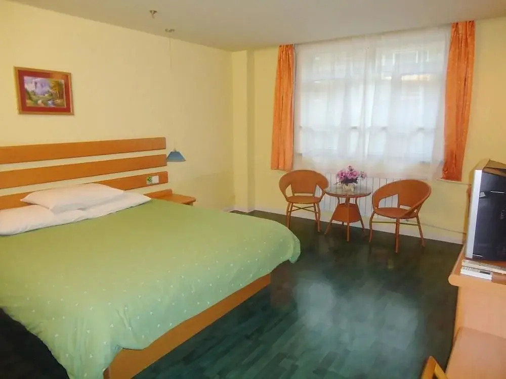 Home Inn Huhhot Statium