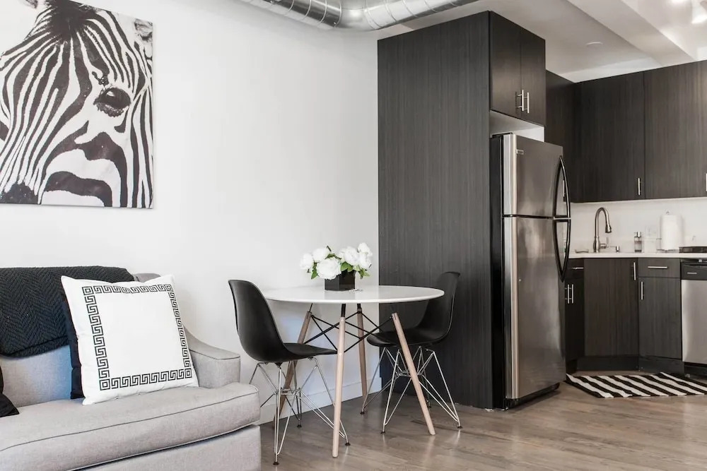 Black Walnut - Modern 1 BDR in Downtown