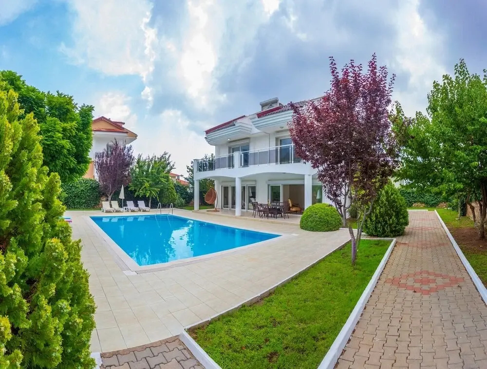 Crown Villa 2