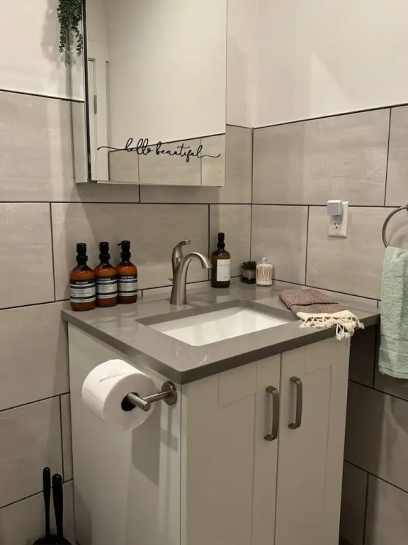 Short North Convention King Bed Parking Free