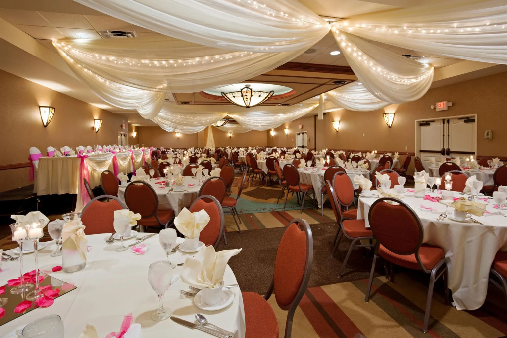 Holiday Inn Hotel & Suites Minneapolis-Lakeville by IHG
