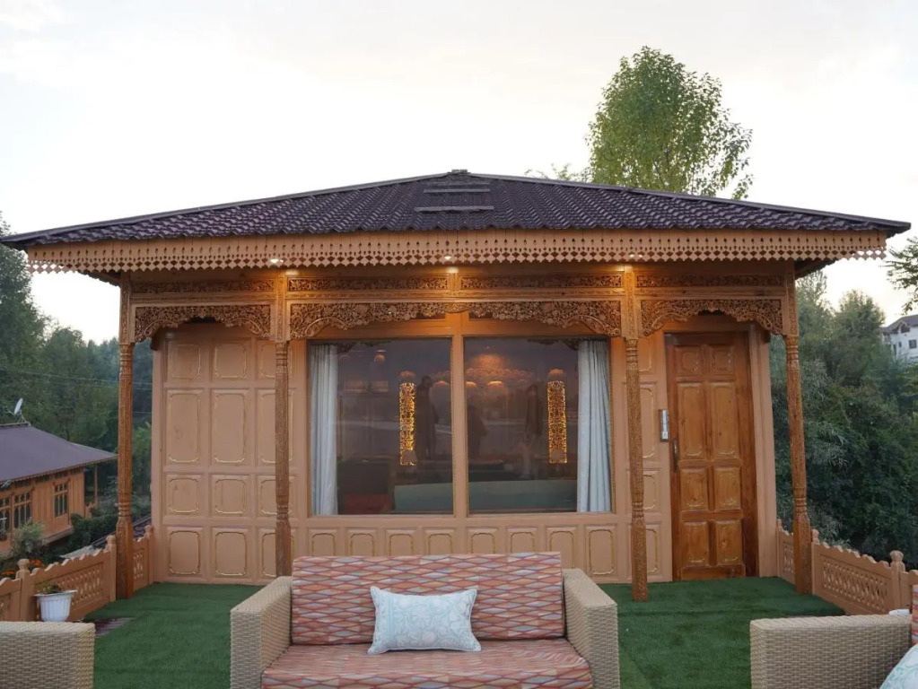 LohonoStays Harmukh Houseboat