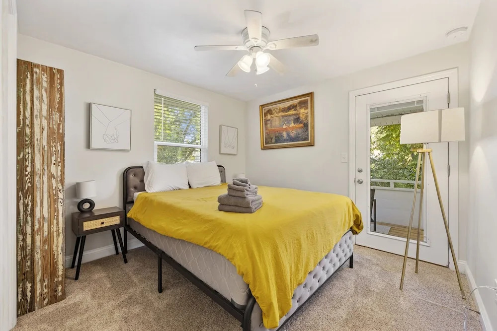 Charming Home in Heart of Downtown Pet Friendly!