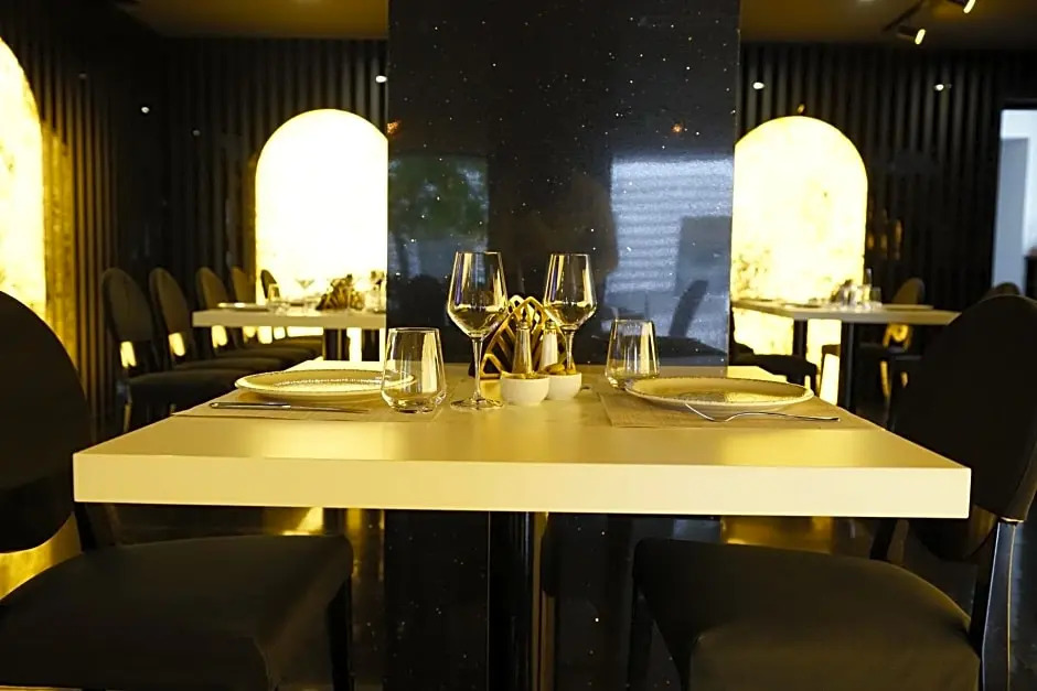 Plaza V Hotel