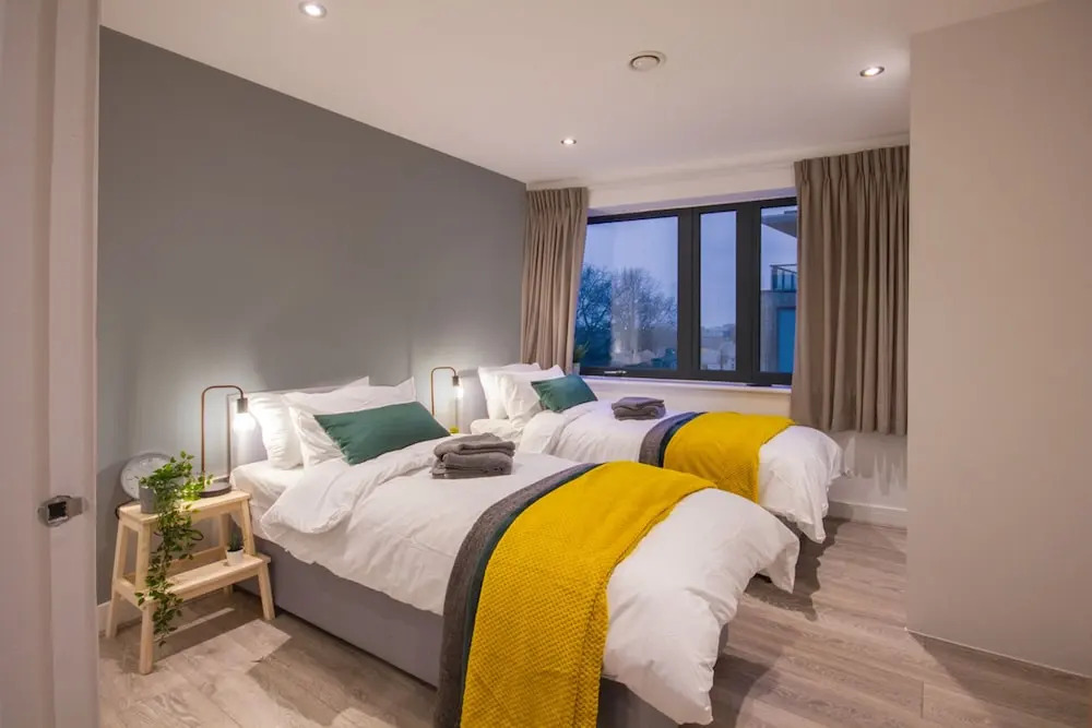 Family & Large Groups- 3x Bed Apartment in London