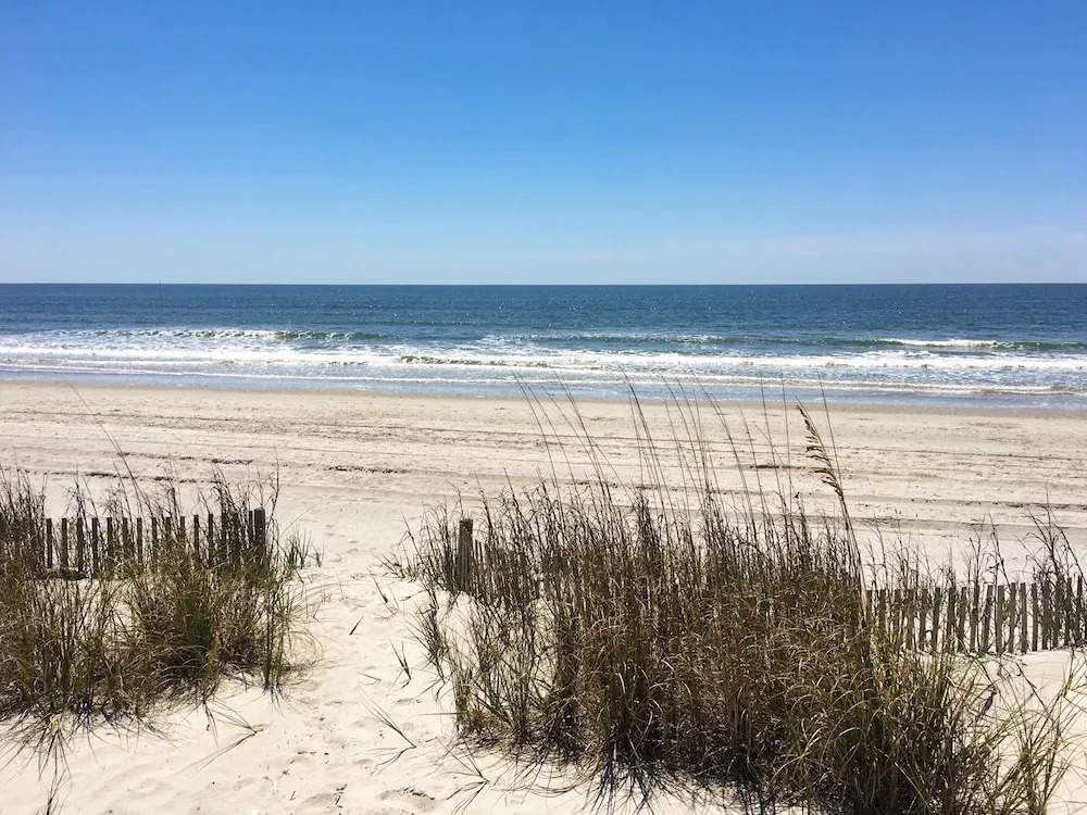 Top-floor Beachfront W/ Pool & Balcony 2 Bedroom Condo