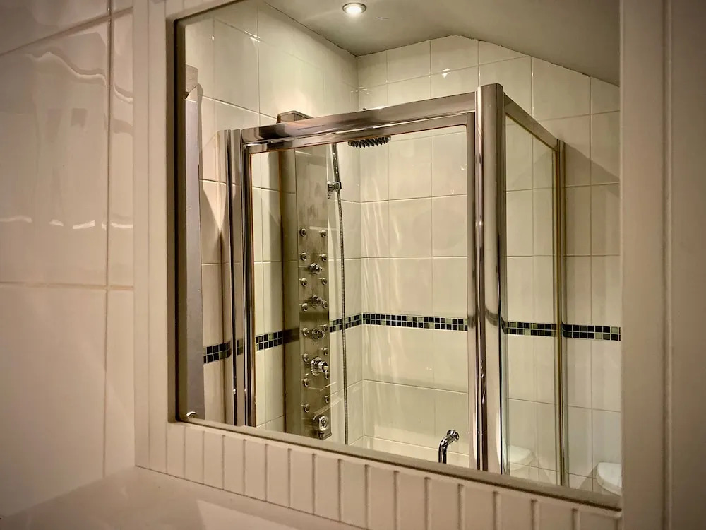Captivating 4-Bed Hot Tub House in Blackpool
