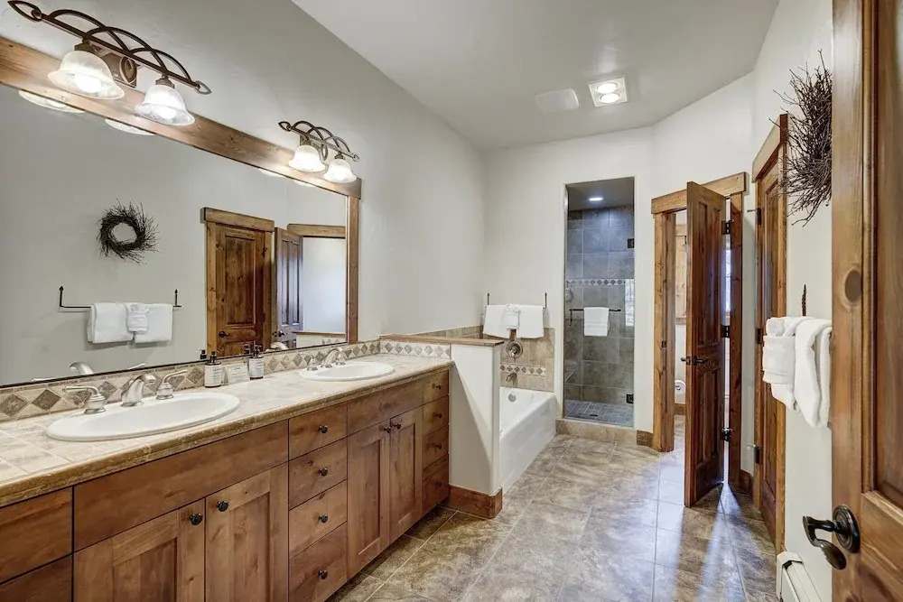 Private Townhome Close To Ski Back And Hot Tub 3 Bedroom Townhouse
