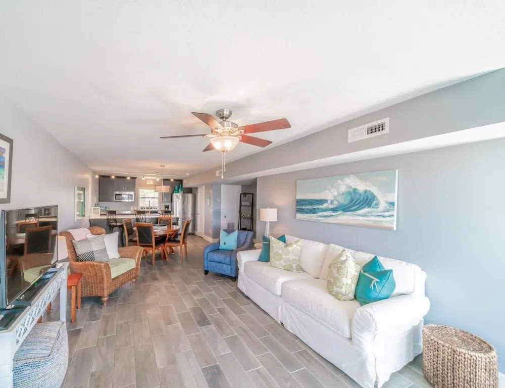 Shoreline Townhomes #10 - 2 Br townhouse by RedAwning