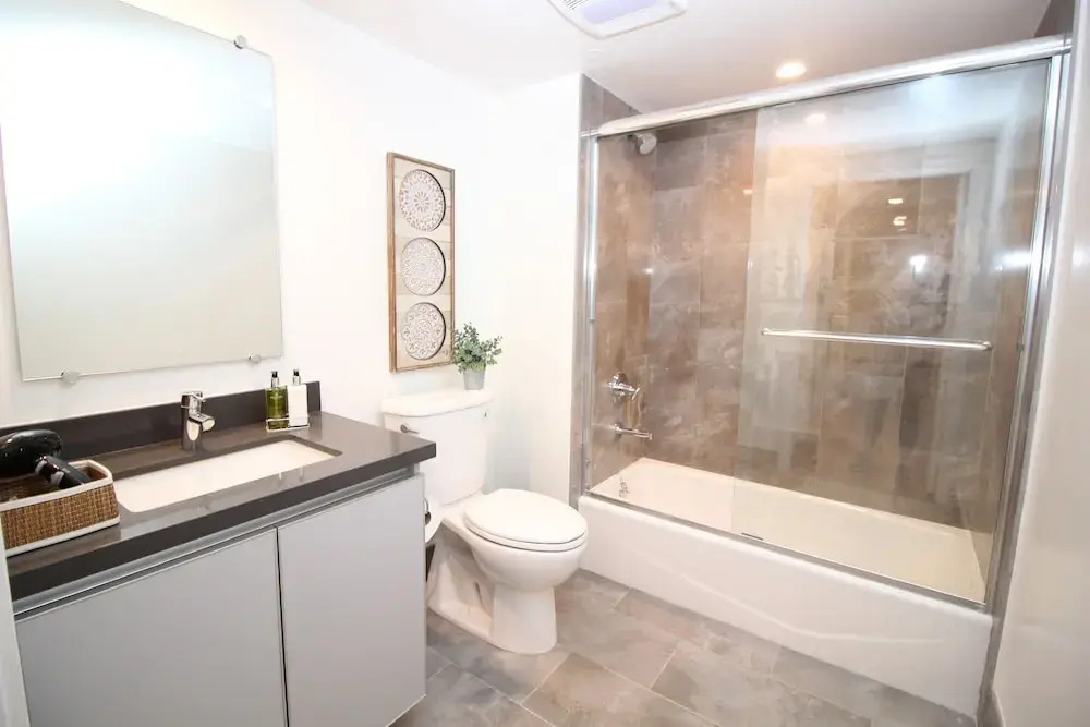 LA Luxury Suites Parking 2 BD 2 BA