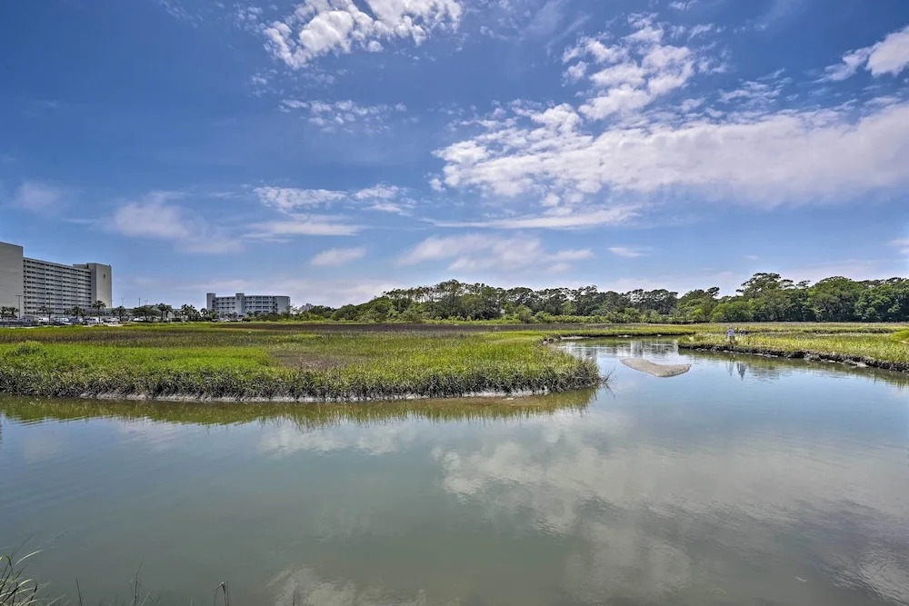 Charming Condo w/ Pool Access - Walk to Beach
