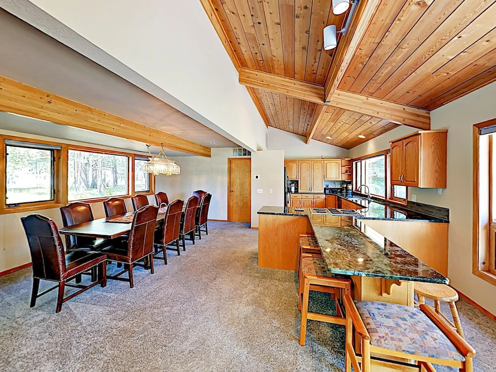 River Hideaway W/ Boat Slip, Kayaks & Hot Tub 4 Bedroom Home