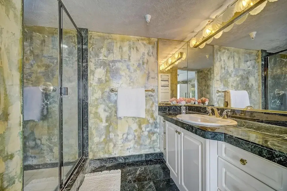 Sherwin Condominium 1801