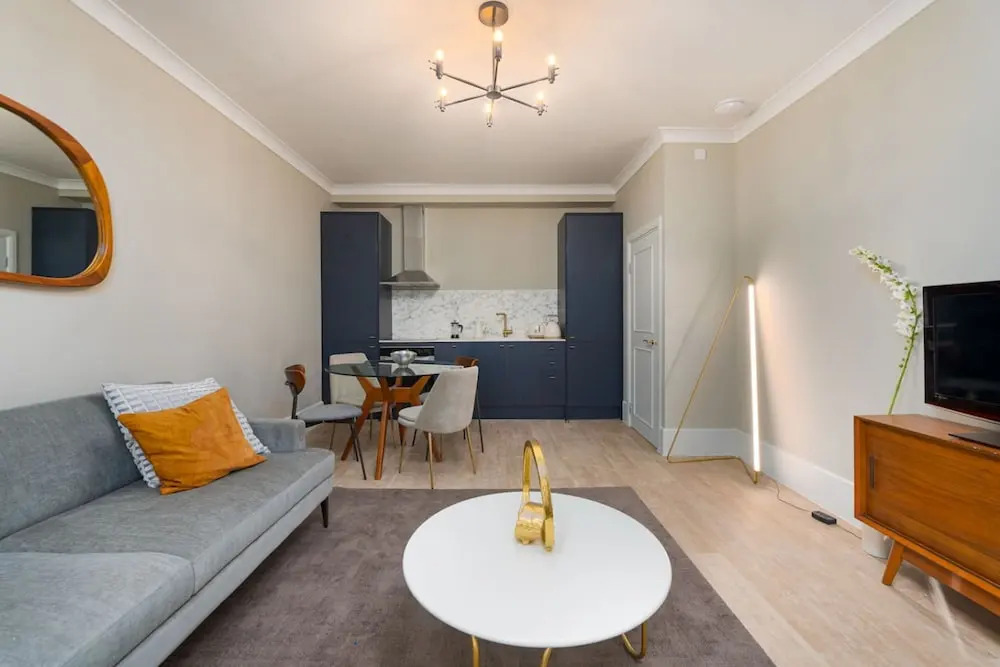 Gorgeous Apartment by the Park PS6