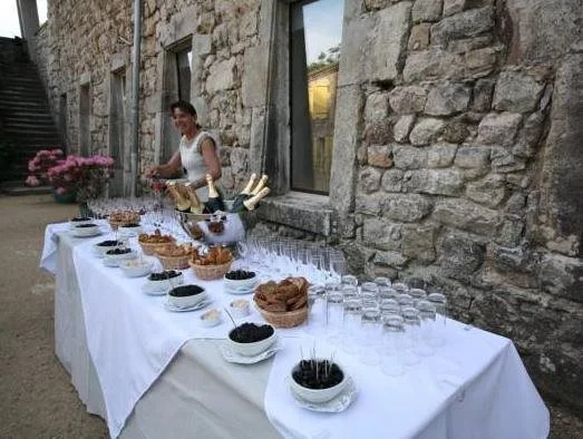 Logis Hôtel Restaurant Le Domaine de lEau Vive