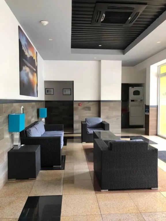 Beverly Hills: Hotel and Business