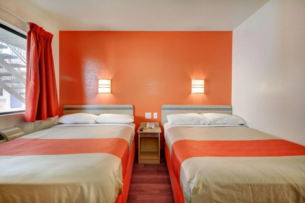 Motel 6-Southington, CT - Hartford