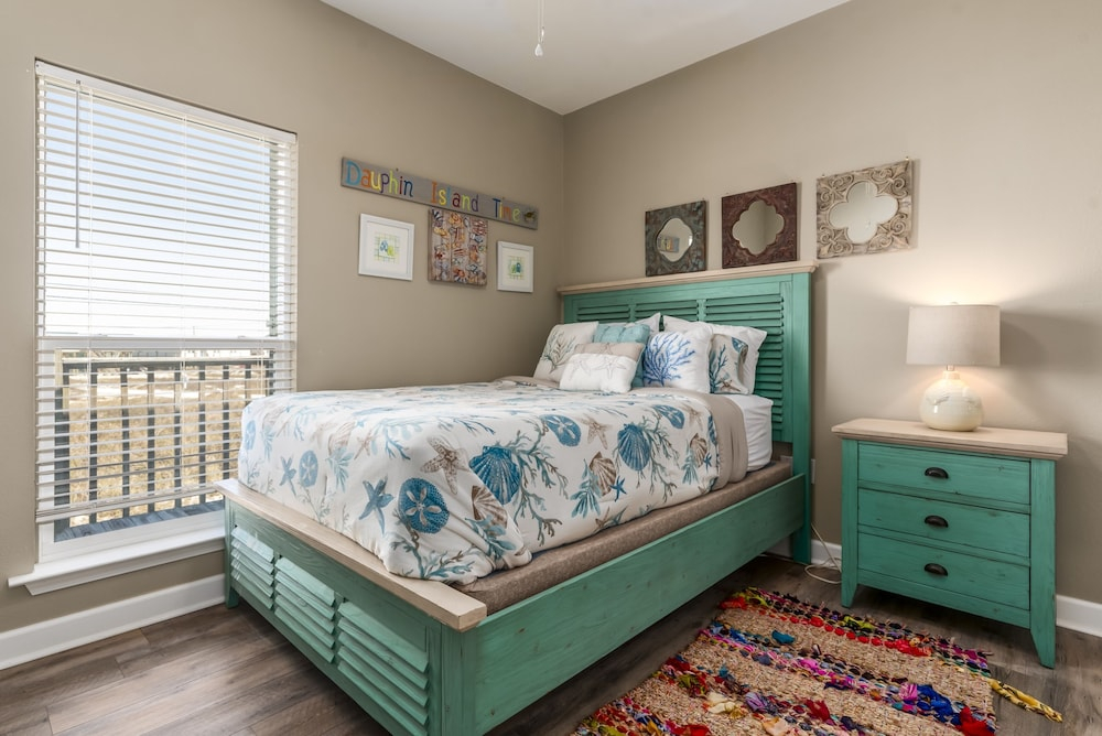 Lazy Daze Beach House - 105 Strand Ct 3 Bedroom Home by RedAwning