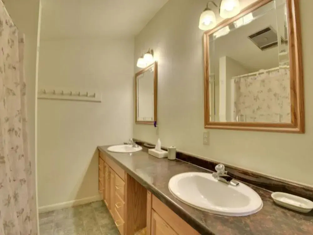 64 Fairway Place 3 Br Home by RedAwning