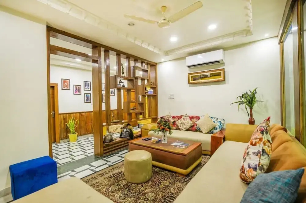 Royal Rafahiya - A Rooftop Lake View Hotel Near Lake Pichola