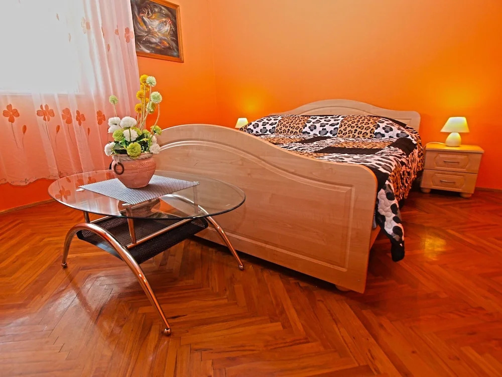 Apartment 1200